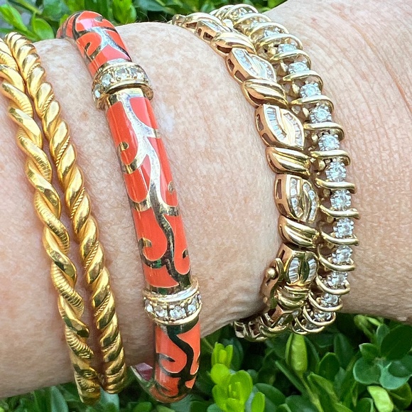 ANGELIQUE DE PARIS GILDED 925 STERLING SILVER ORANGE CORAL RESIN BANGLE BRACELET - Picture 13 of 16